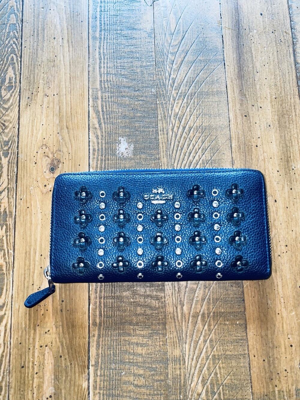COACH ZIP AROUND CREDIT CARD HOLDER WALLET BLACK STUDDED LEATHER STUD ZIPPER
